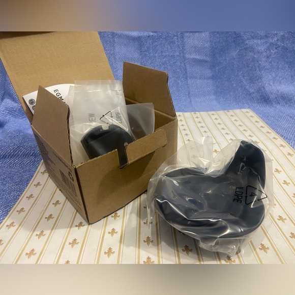 🍀 3/$15 NIP Wall Mount for Third Gen. Amazon Echo Dot - Black - Picture 3 of 3